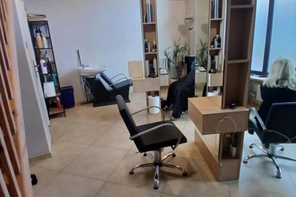 Stanowisko fryzjerskie/punkt kosmetyczny